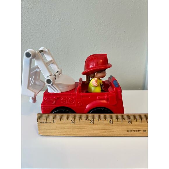 Fisher-Price Little People Fire Engine and Fire Fighter Female Figure - Picture 2 of 3